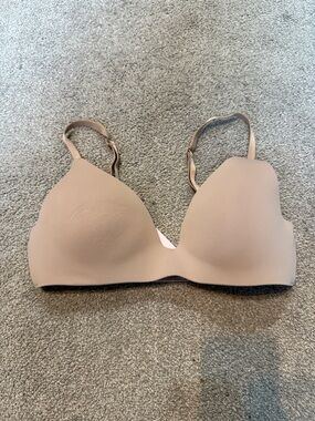 Victoria’s Secret Nude T Shirt Wireless Lightly Lined Bra Size 32 C